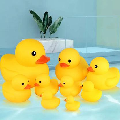 لعبة حمام لطيفة على شكل بطة صفراء صغيرة مع صوت ضغط