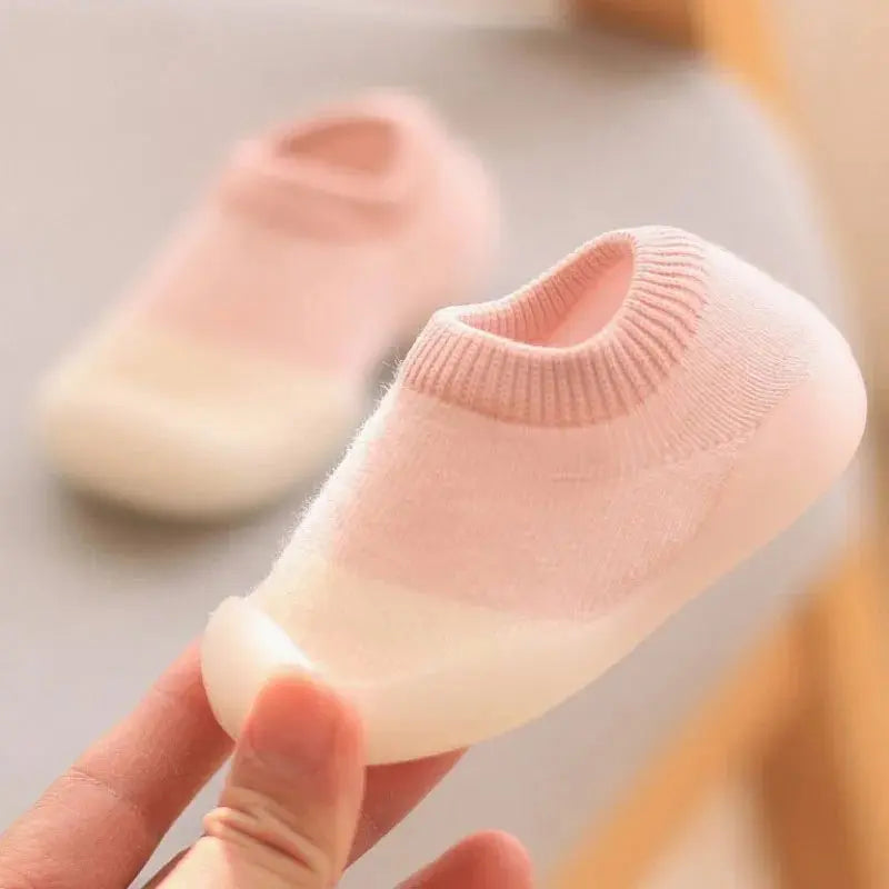 أحذية الطفل الأولى - مشاية أطفال (مانعة للانزلاق) - OMOMA