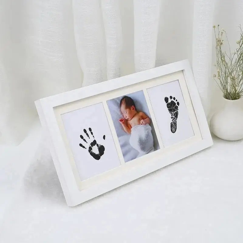 إطار صور بصمة يد/قدم تذكارية للمولود الجديد بالحبر - OMOMA
