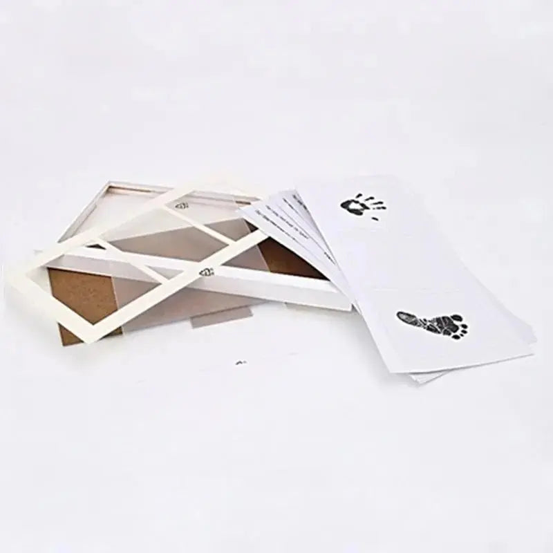 إطار صور بصمة يد/قدم تذكارية للمولود الجديد بالحبر - OMOMA