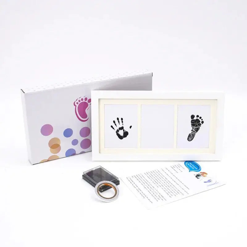 إطار صور بصمة يد/قدم تذكارية للمولود الجديد بالحبر - OMOMA