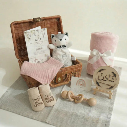 طقم هدايا مواليد بالإسم - صندوق بني - بوكسات مواليد - متجر أمومة